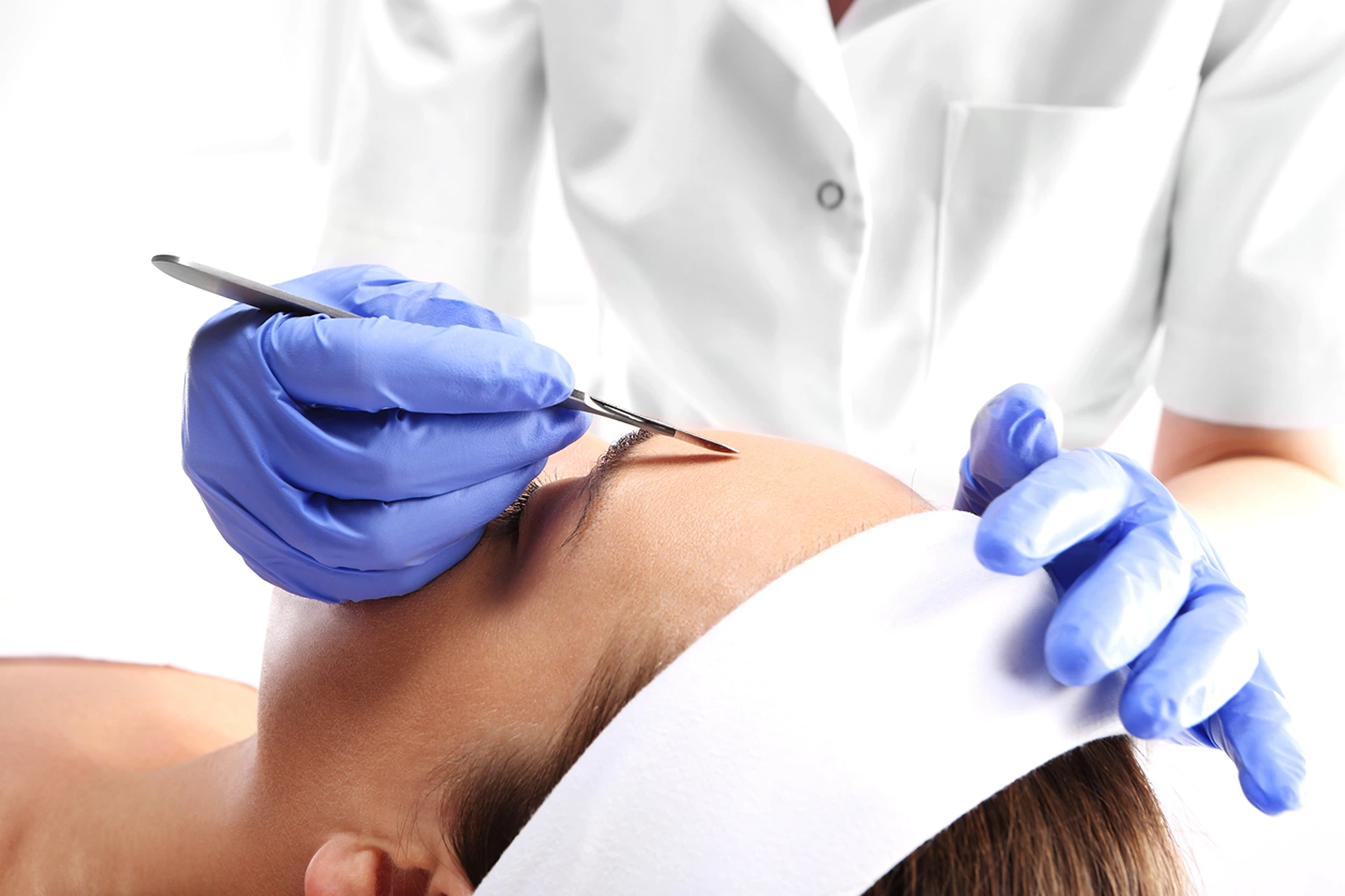 Microdermabrasion vs Dermaplaning: Which Is Better?
