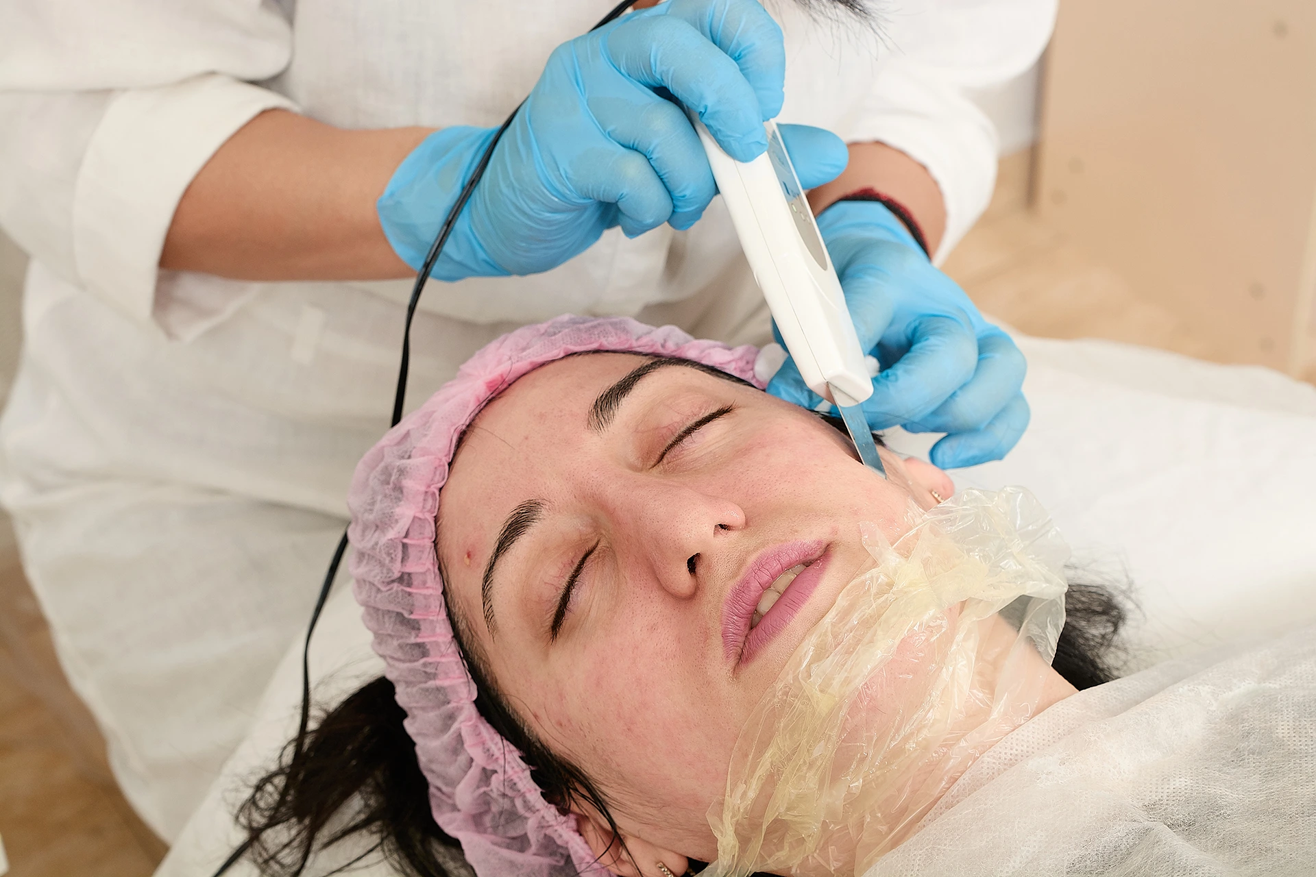 Dermaplaning Benefits for a Rejuvenated Complexion