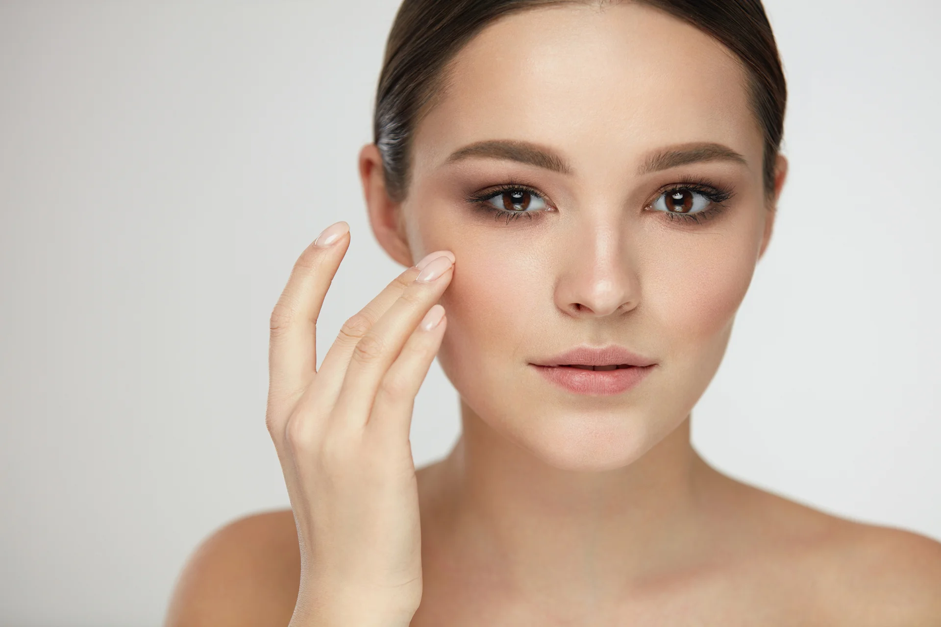 At-Home Dermaplaning: A Safe & Smooth Guide