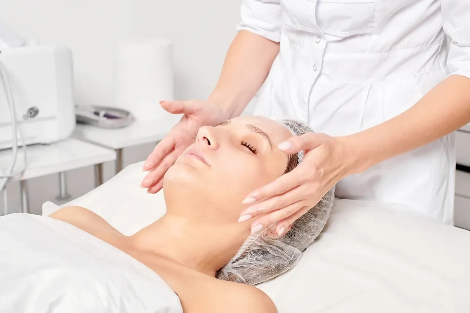 Dermablading vs Dermaplaning: The Ultimate Guide