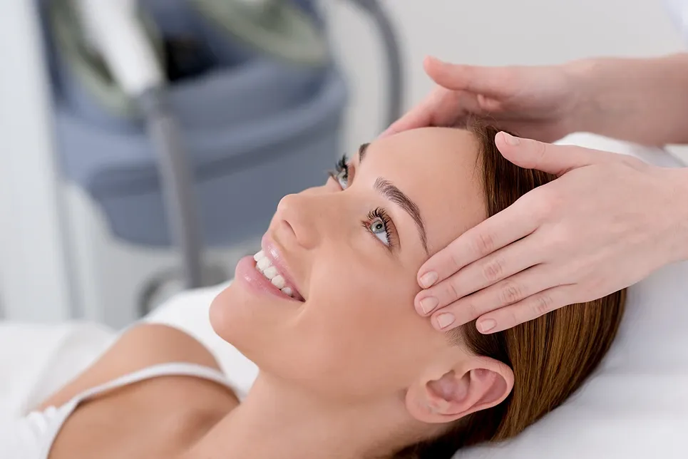 Professional Dermaplaning vs. At-Home Dermablading: A Closer Look
