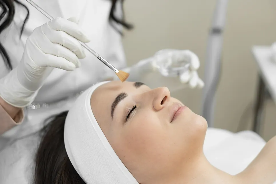 Low-Concentration Salicylic Acid Peels: For Oil-Prone Sensitive Skin