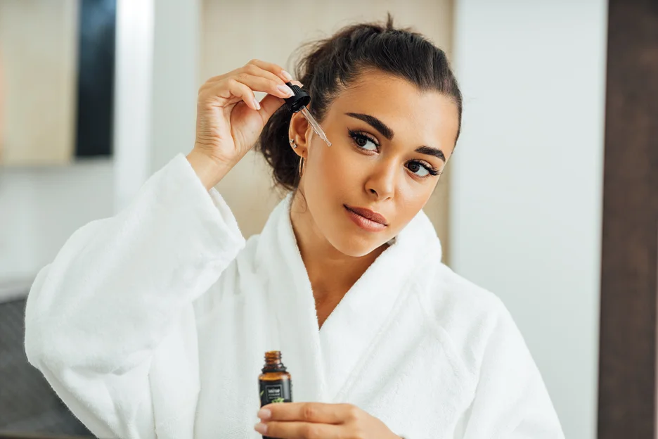 The Correct Way to Apply Hyaluronic Acid Post-Dermaplaning