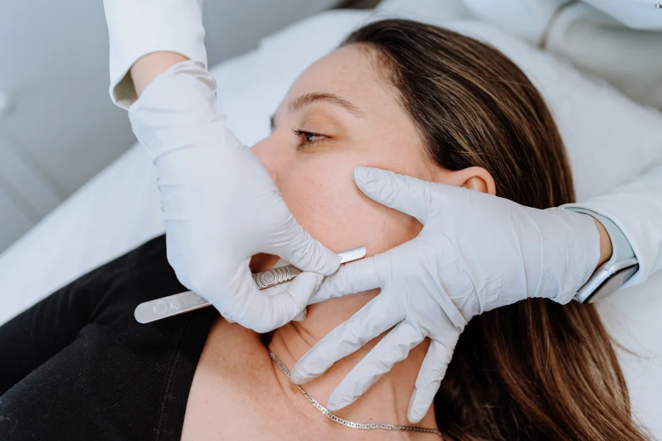 Dermaplaning vs Microblading: Key Differences