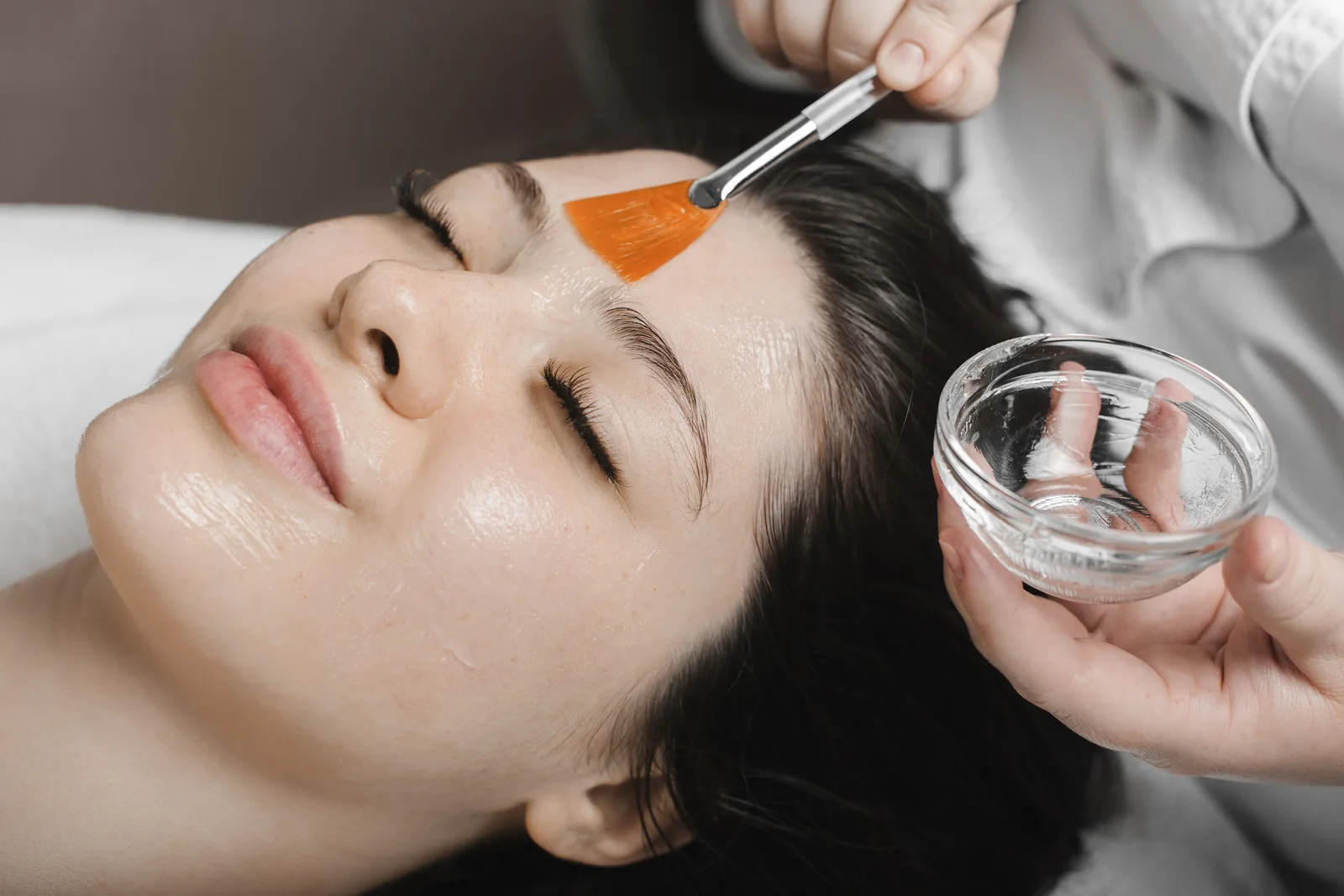Unmask Your Radiance: The Benefits of Fall Chemical Peels in Saline