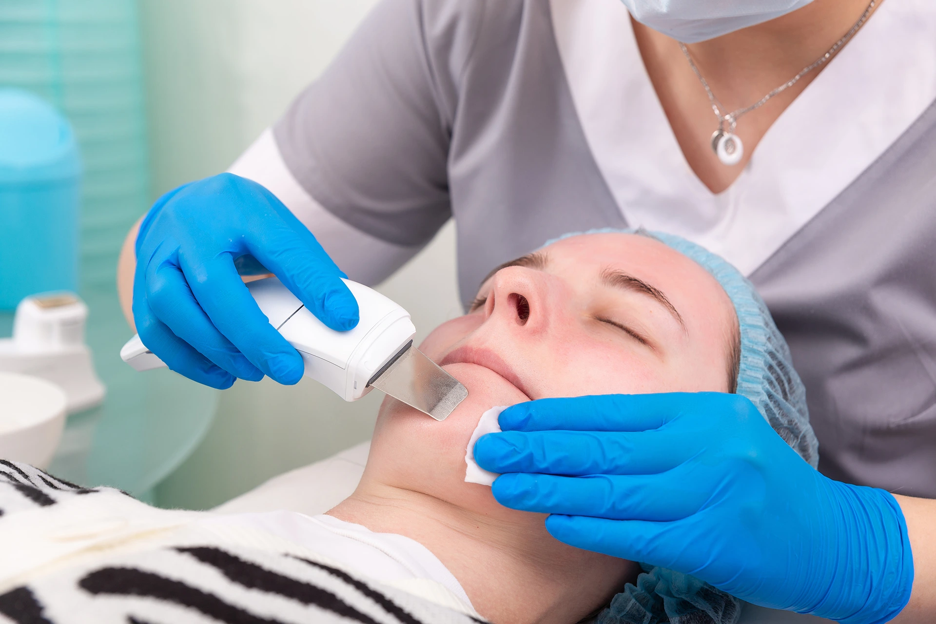 hydrafacial and dermaplaning
